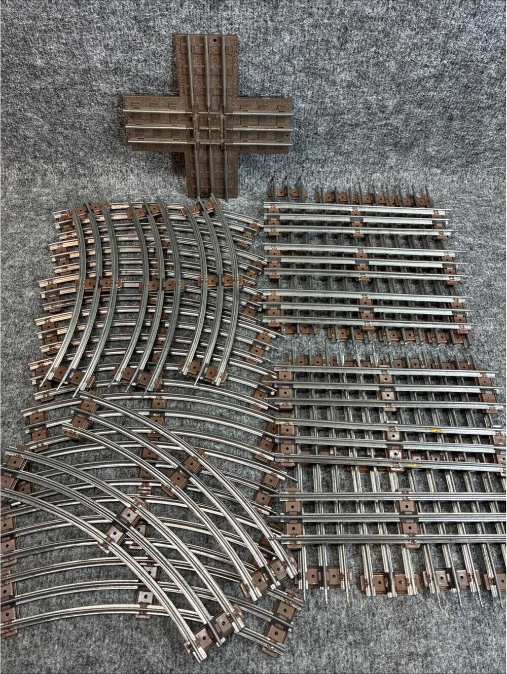 Lot Of Vintage Lionel 0-Gauge Black Metal Train Track Straight Curve Crossing